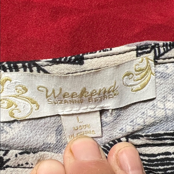 Elegant Monochrome Women's Tunic - Picture 2 of 3